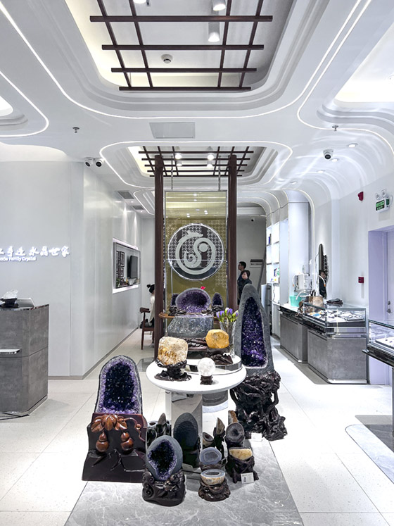 珍石轩天然水晶世家太古城店摆件区